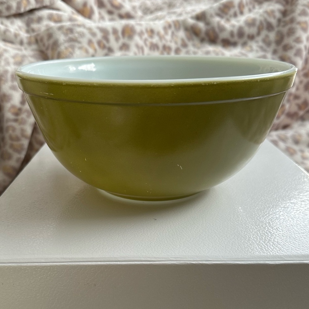 Vintage Green Pyrex 403 2.5 Quart Mixing Bowl